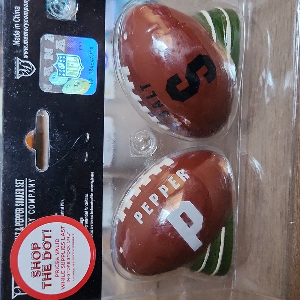 Salt and pepper shaker